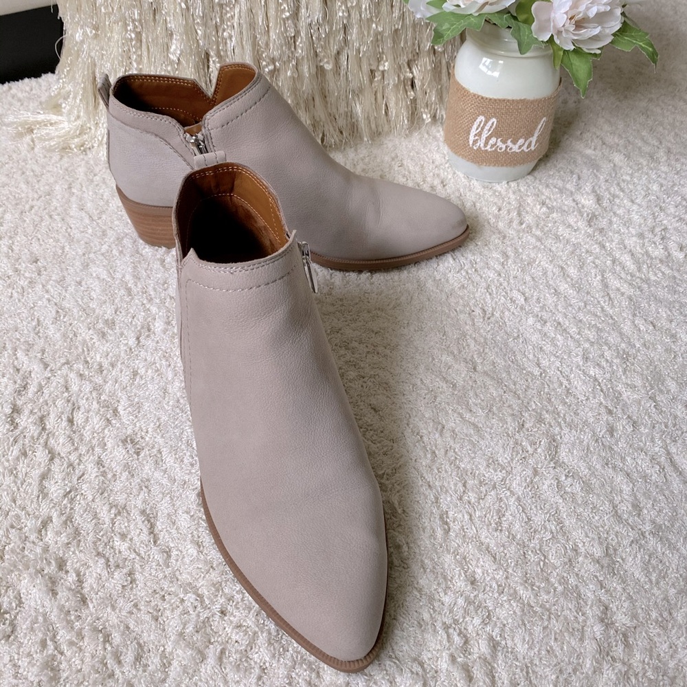 Dress shoe